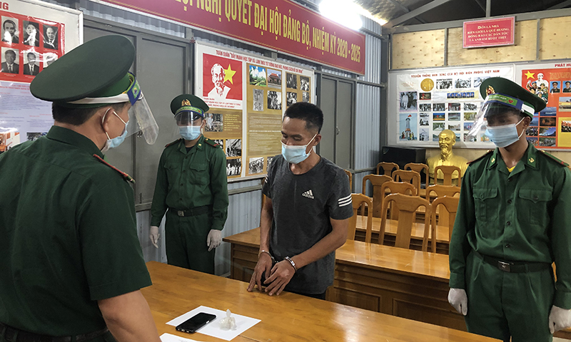 Đồn Biên phòng CKQT Cha Lo bắt giữ đối tượng tàng trữ chất ma tuý