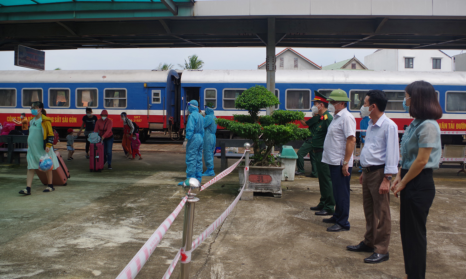 Đón chuyến tàu đầu tiên chở công dân hồi hương từ tâm dịch