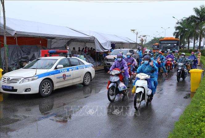 Đảm bảo an toàn cho người lao động di chuyển qua khu vực bão, lũ