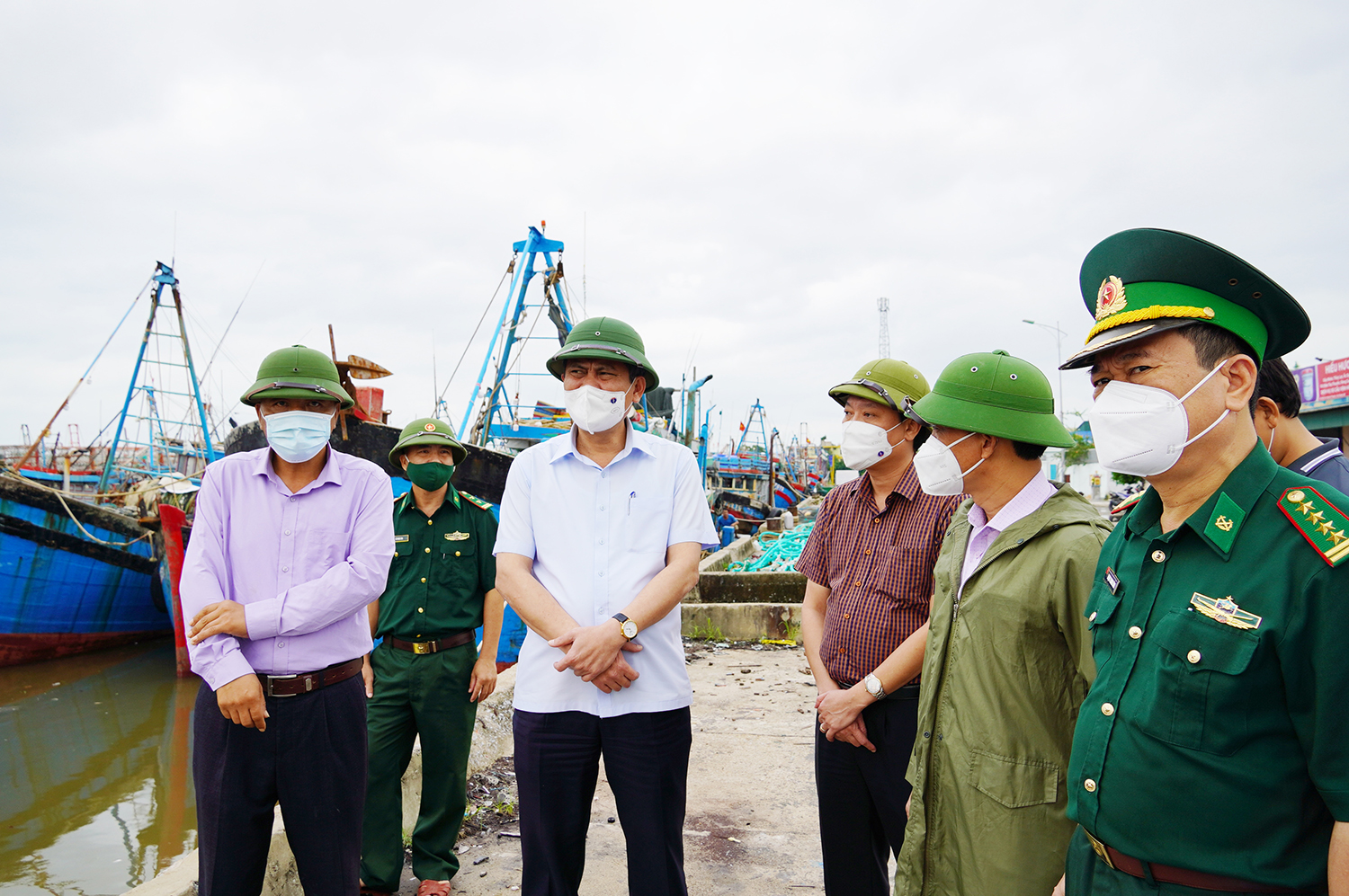 Đồng chí Chủ tịch UBND tỉnh kiểm tra công tác phòng, chống bão số 8