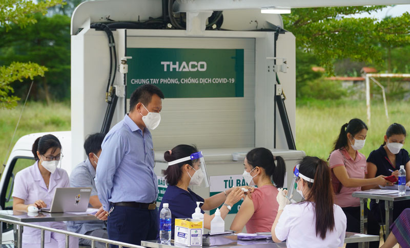 Tiêm vắc xin phòng Covid-19 cho sinh viên Lào đang học tập tại Quảng Bình