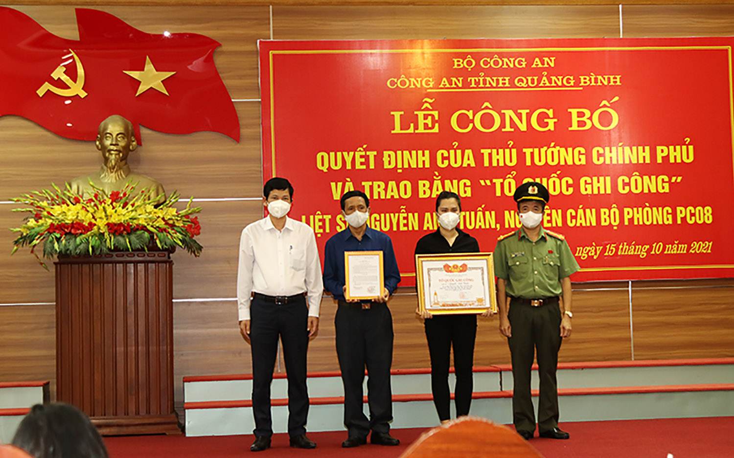 Trao bằng "Tổ quốc ghi công" cho gia đình liệt sỹ Nguyễn Anh Tuấn