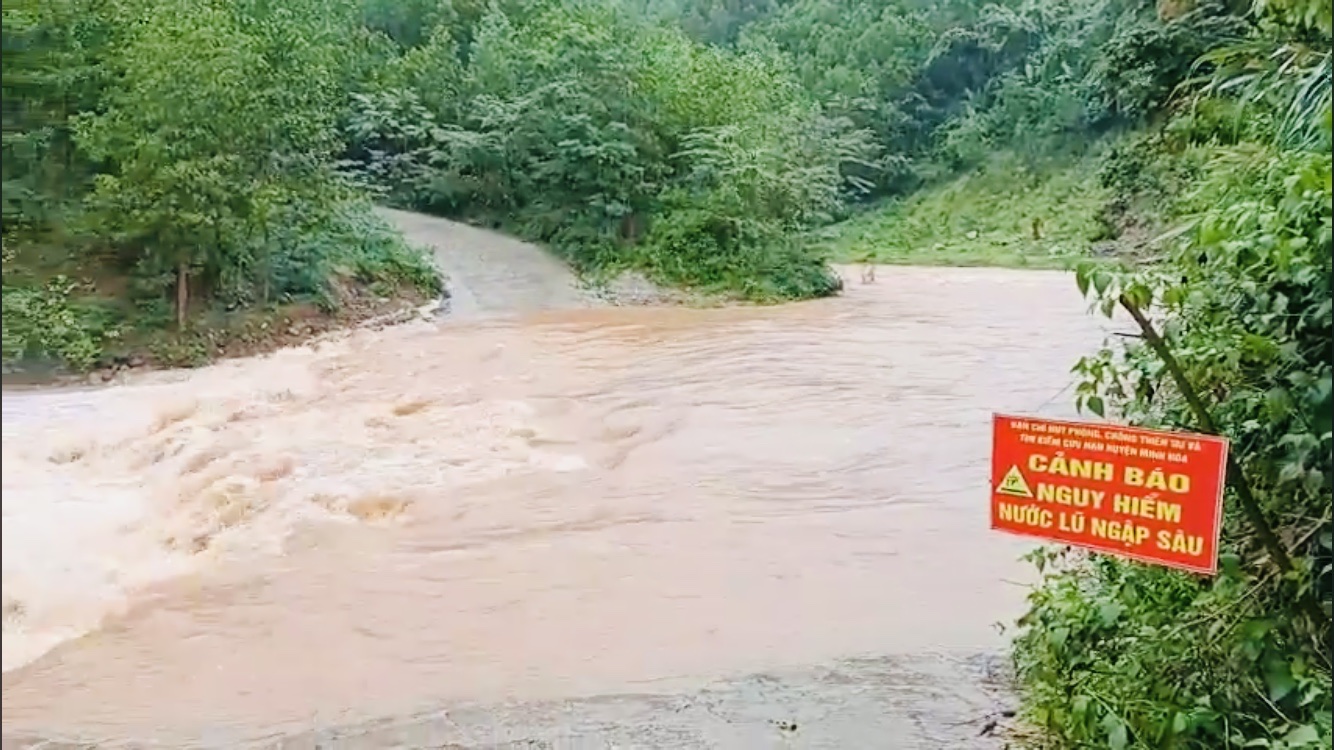 Minh Hóa: Chuẩn bị lương thực, huy động cano ứng trực ở vùng xung yếu