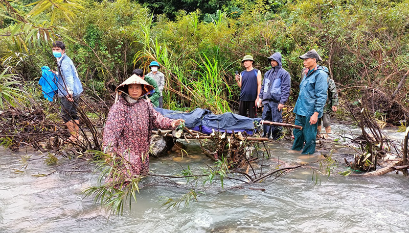 Tìm thấy thi thể người đàn ông bị lũ cuốn trôi dưới suối