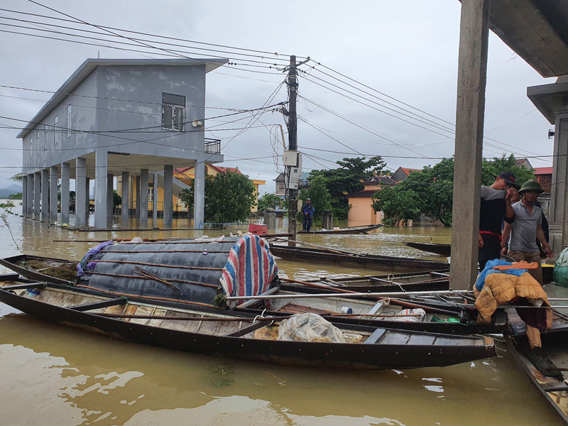Đến chiều 18-10, huyện Lệ Thủy có gần 1.700 nhà dân bị ngập lũ
