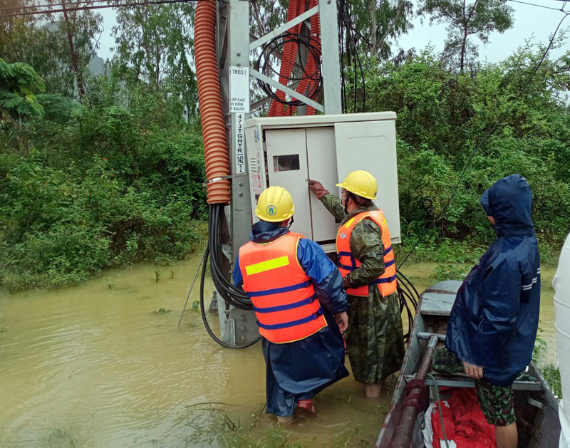 Điện lực Bố Trạch: Chủ động khôi phục cấp điện trở lại nhanh nhất cho khách hàng