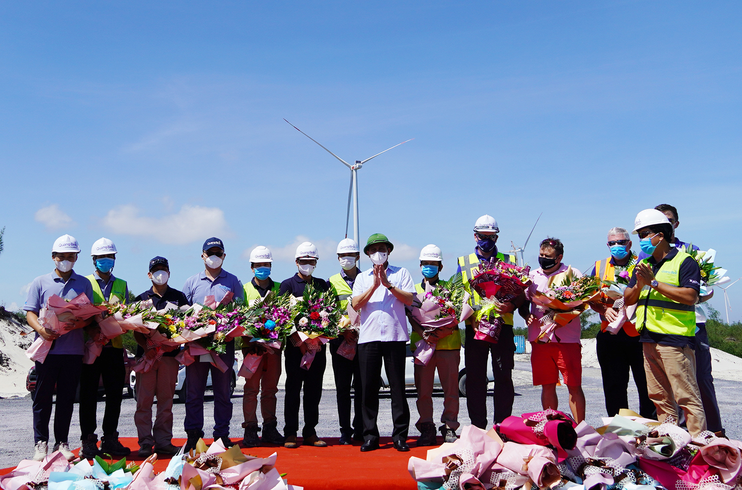 Đồng chí Chủ tịch UBND tỉnh thăm Cụm trang trại Điện gió B&T
