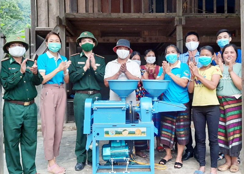Trao tặng nhiều máy móc nông nghiệp cho đồng bào Vân Kiều xã Trường Sơn