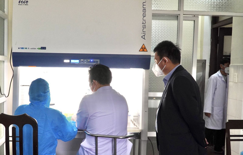Triển khai phòng xét nghiệm SARS-CoV-2 bằng phương pháp RT-PCR tại huyện Minh Hóa