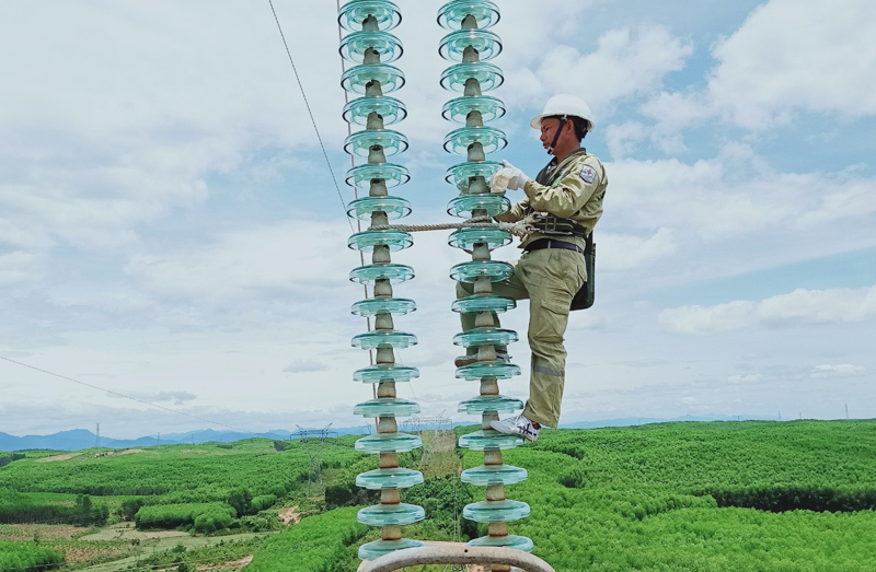 Nỗ lực hoàn thành khối lượng sửa chữa đường dây 500kV