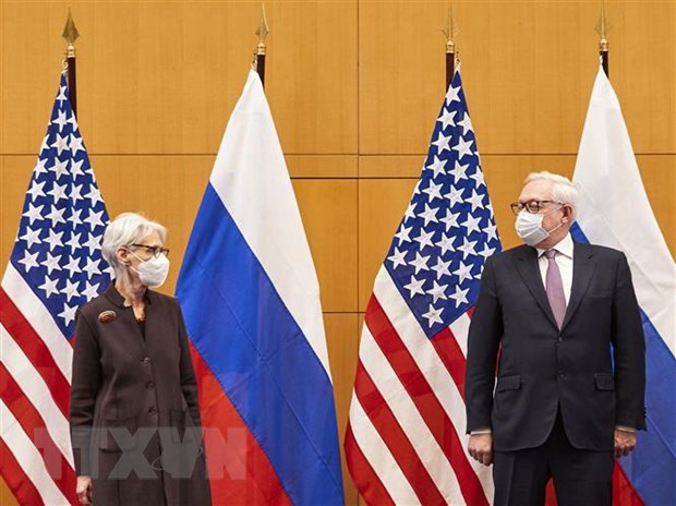 Nga, Mỹ, NATO ngồi vào bàn đàm phán: Khe cửa hẹp cho quan hệ Đông-Tây