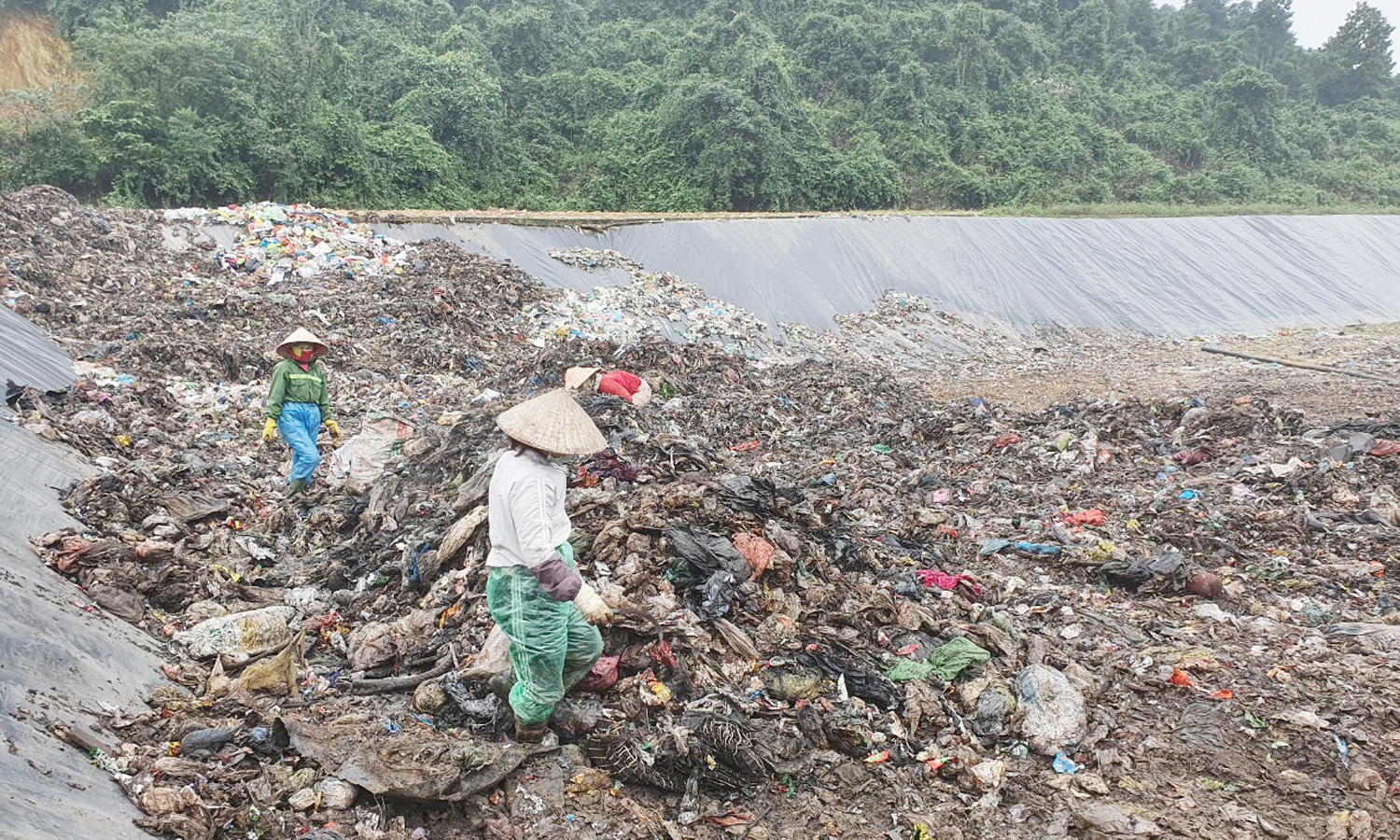 Đưa vào sử dụng khu xử lý rác thải sinh hoạt huyện Minh Hóa