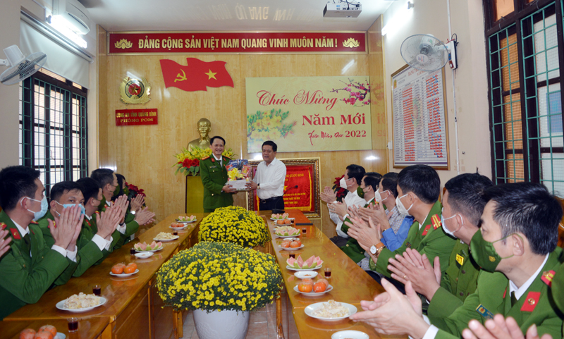 Lãnh đạo TP. Đồng Hới thăm các đơn vị trực Tết trên địa bàn