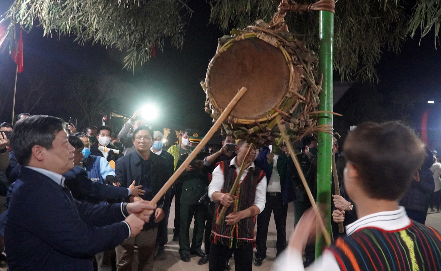 Tưng bừng lễ hội Đập trống của người Ma Coong