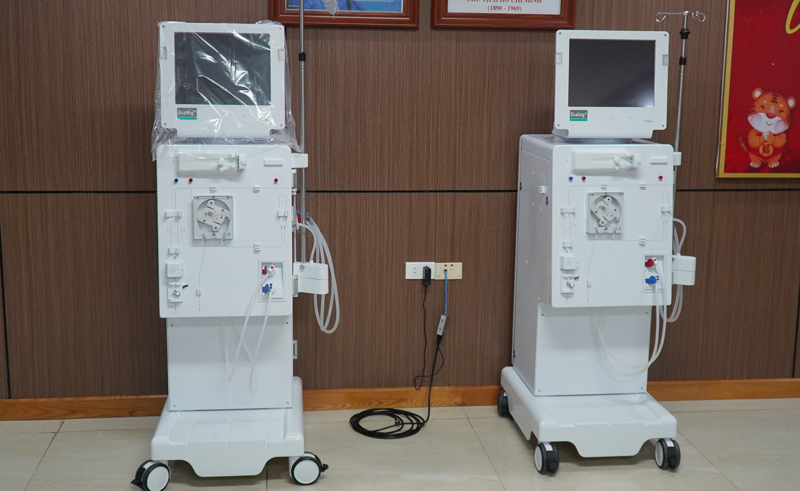 Tiếp nhận 2 máy chạy thận nhân tạo tại Bệnh viện hữu nghị Việt Nam-Cuba Đồng Hới
