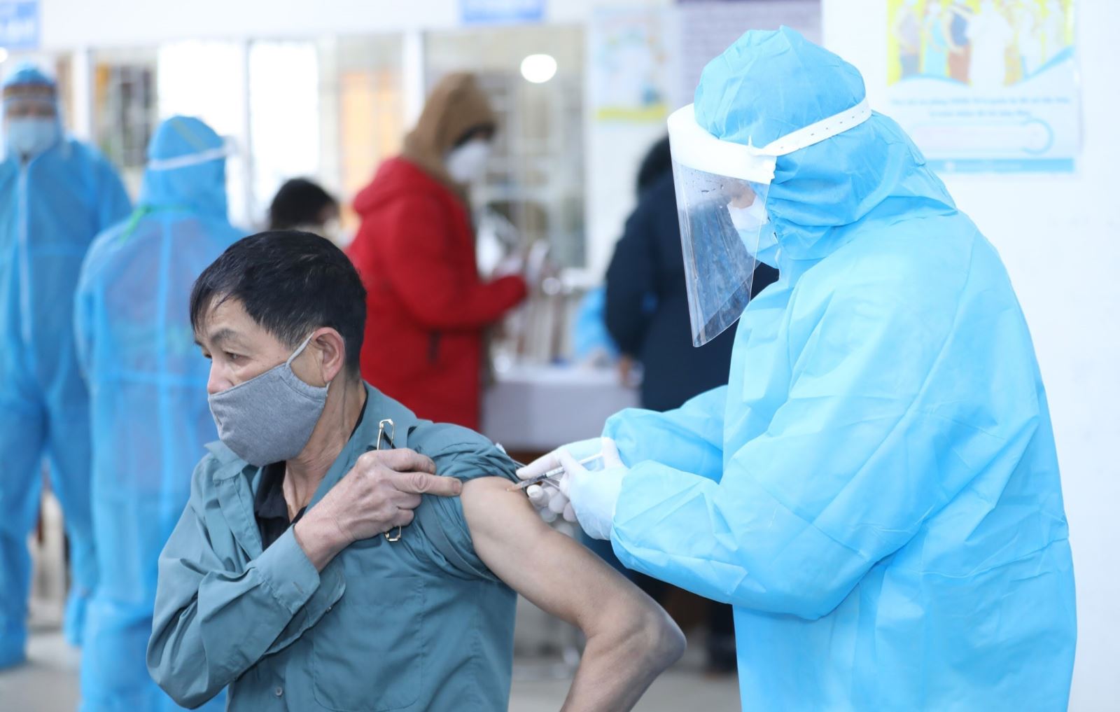 Thủ tướng Phạm Minh Chính chỉ đạo khẩn về tiêm vaccine và đẩy mạnh phòng, chống COVID-19