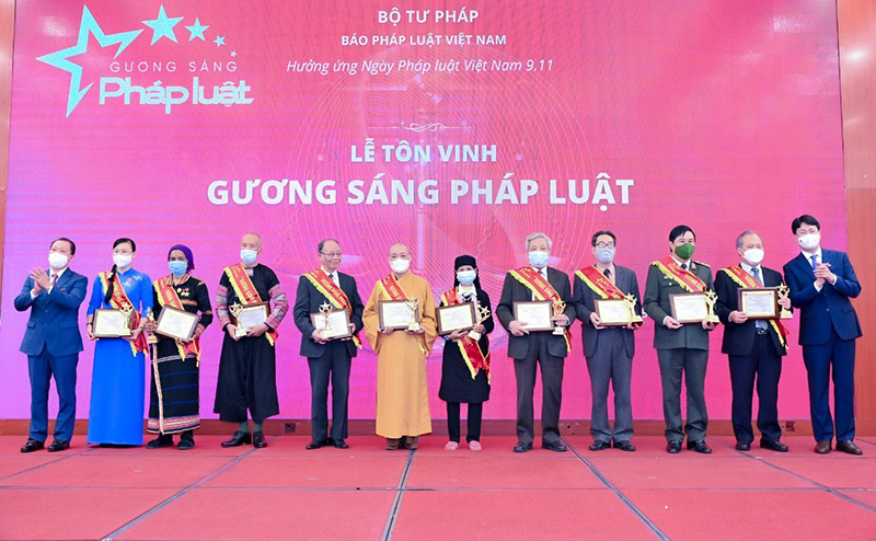 Tôn vinh, lan tỏa "Gương sáng pháp luật"