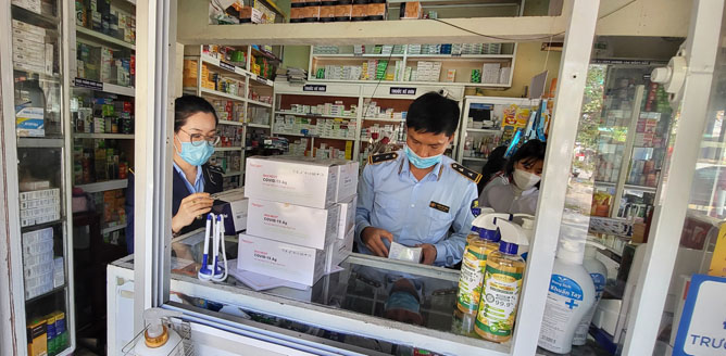 Liên tiếp phát hiện nhiều vụ vi phạm trong kinh doanh kit test nhanh Covid-19
