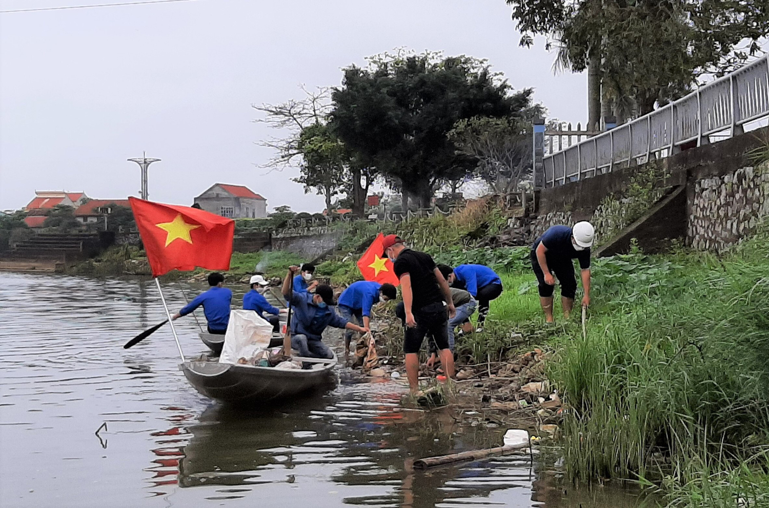 Sôi nổi các hoạt động ngày cao điểm "Tình nguyện chung tay xây dựng nông thôn mới"