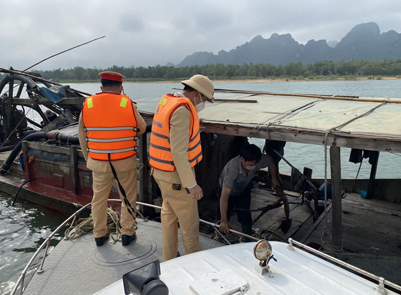 Đẩy mạnh tuần tra, kiểm soát giao thông đường thủy nội địa