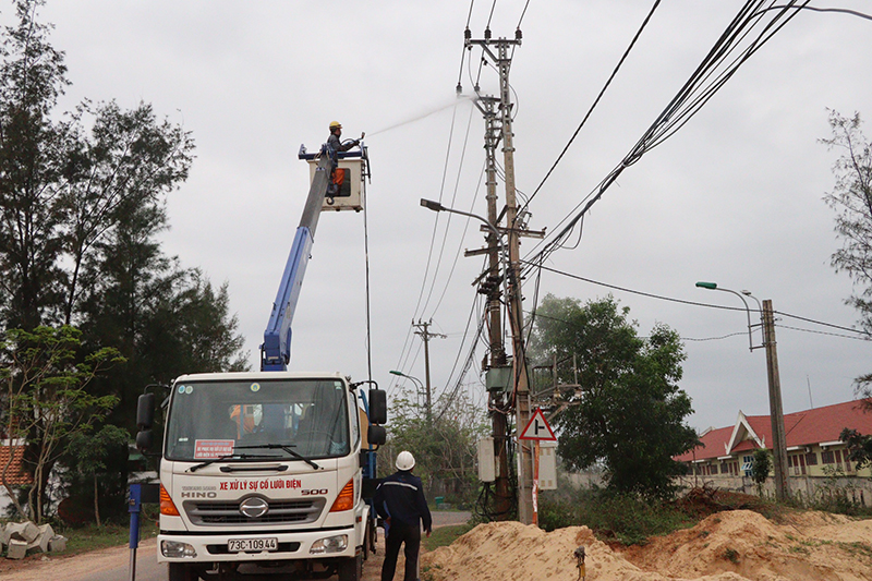 Bảo đảm cung ứng điện trong mùa nắng nóng