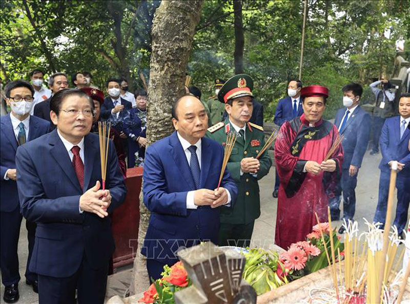 Chủ tịch nước Nguyễn Xuân Phúc dâng hương Giỗ Tổ Hùng Vương