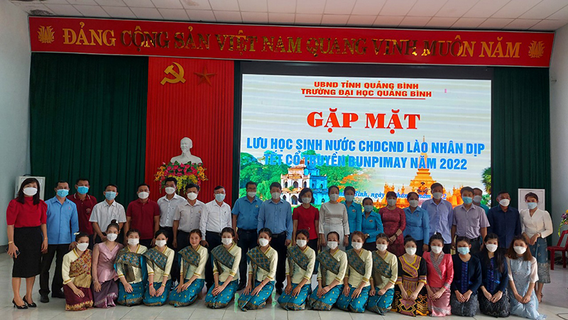 Gặp mặt lưu học sinh Lào nhân dịp Tết cổ truyền Bunpimay