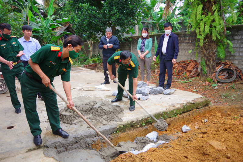 Khởi công xây dựng nhà tình nghĩa cho gia đình chính sách