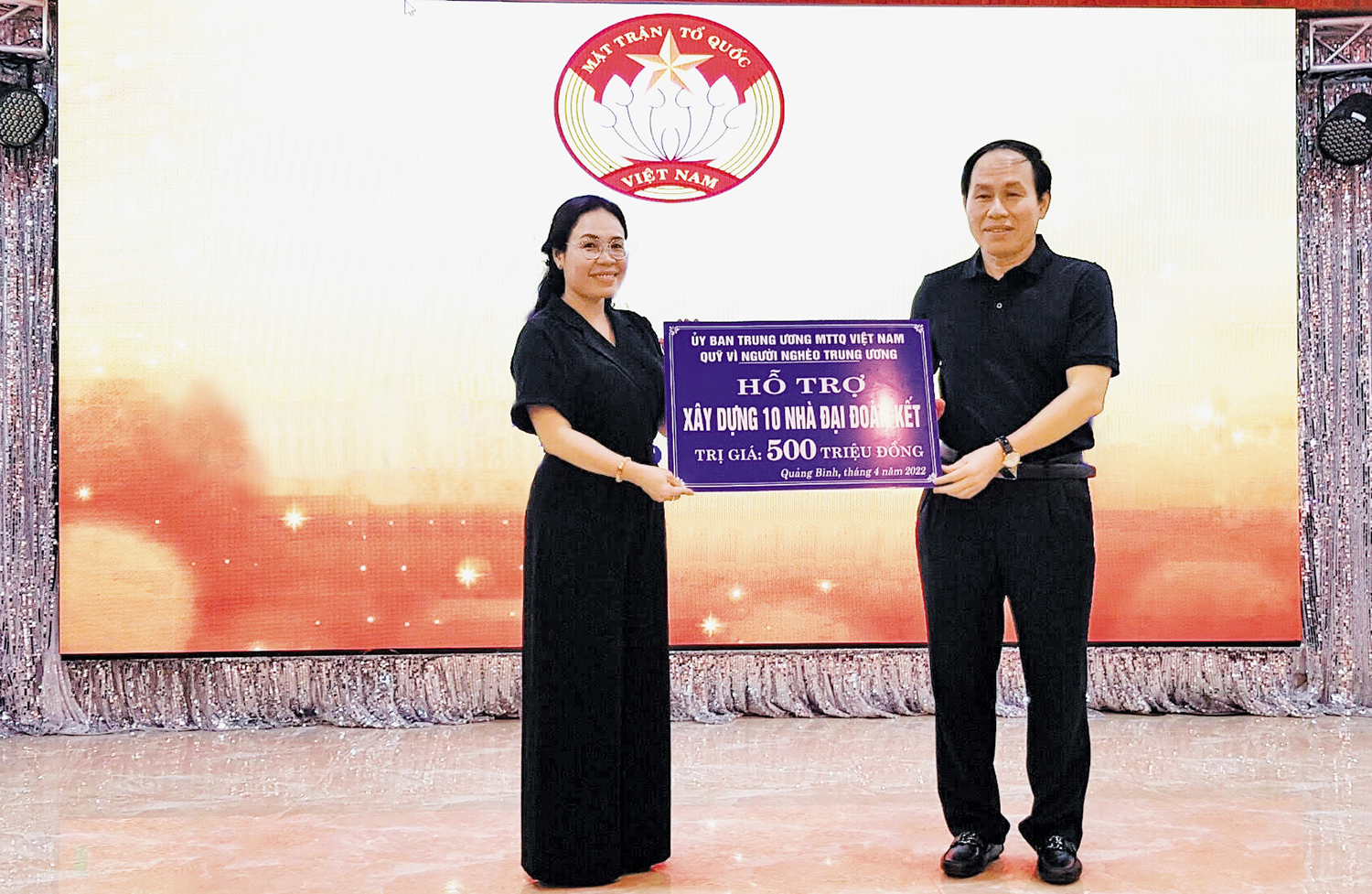 Ủy ban Trung ương MTTQVN hỗ trợ Quảng Bình 10 nhà "Đại đoàn kết"