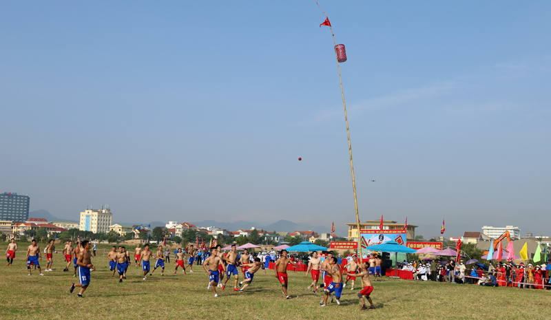 Sôi nổi lễ hội cù phường Đồng Phú