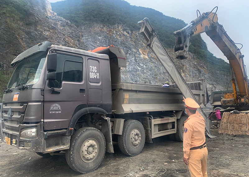 Quảng Ninh: Tập trung xử lý xe chở hàng quá trọng tải
