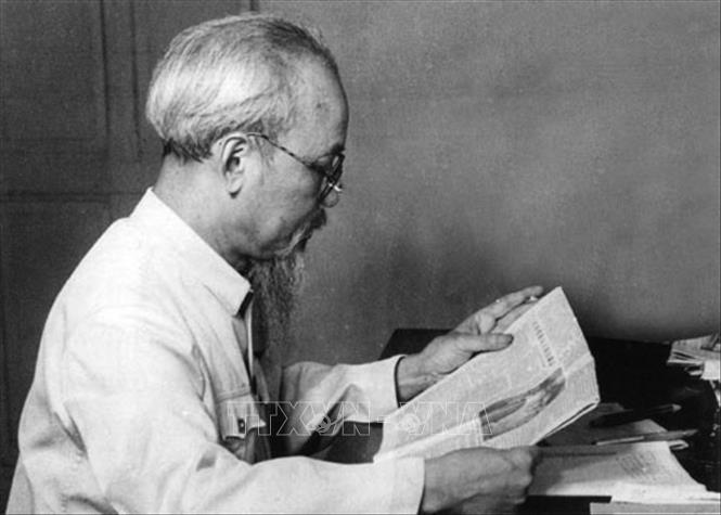 132 năm Ngày sinh Chủ tịch Hồ Chí Minh: 'Người là tình yêu thiết tha nhất...'