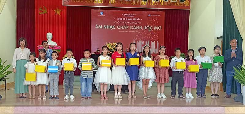 Cuộc thi Piano thiếu nhi "Âm nhạc chắp cánh ước mơ" năm 2022