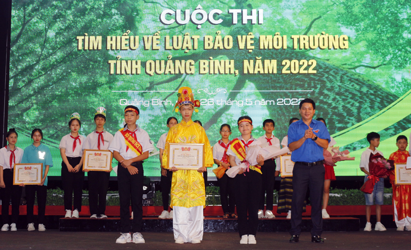 Có 6 trường học tham gia cuộc thi "Tìm hiểu về Luật Bảo vệ môi trường"