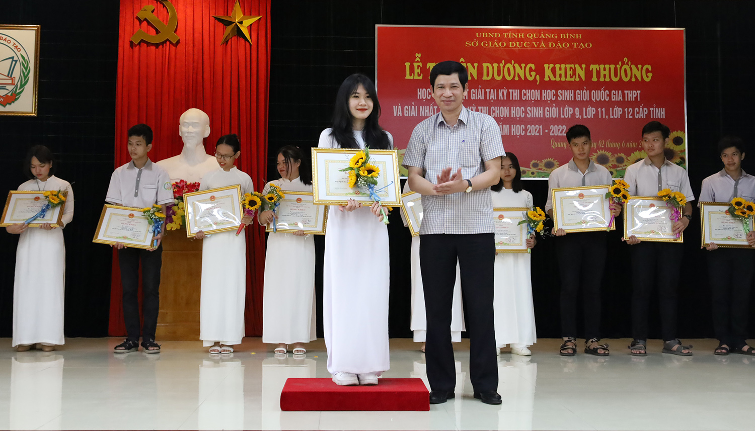 Tuyên dương, khen thưởng học sinh đoạt giải trong kỳ thi chọn học sinh giỏi Quốc gia