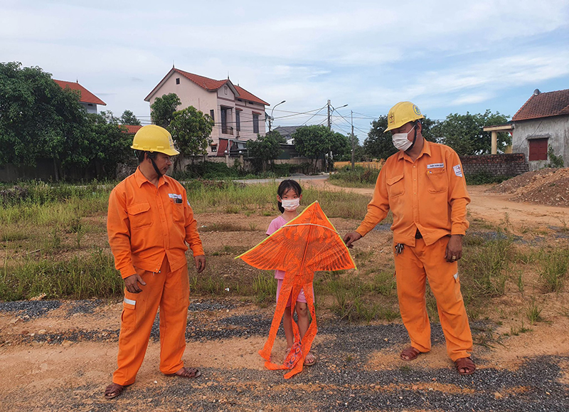 Cảnh báo tình trạng thả diều vi phạm an toàn lưới điện