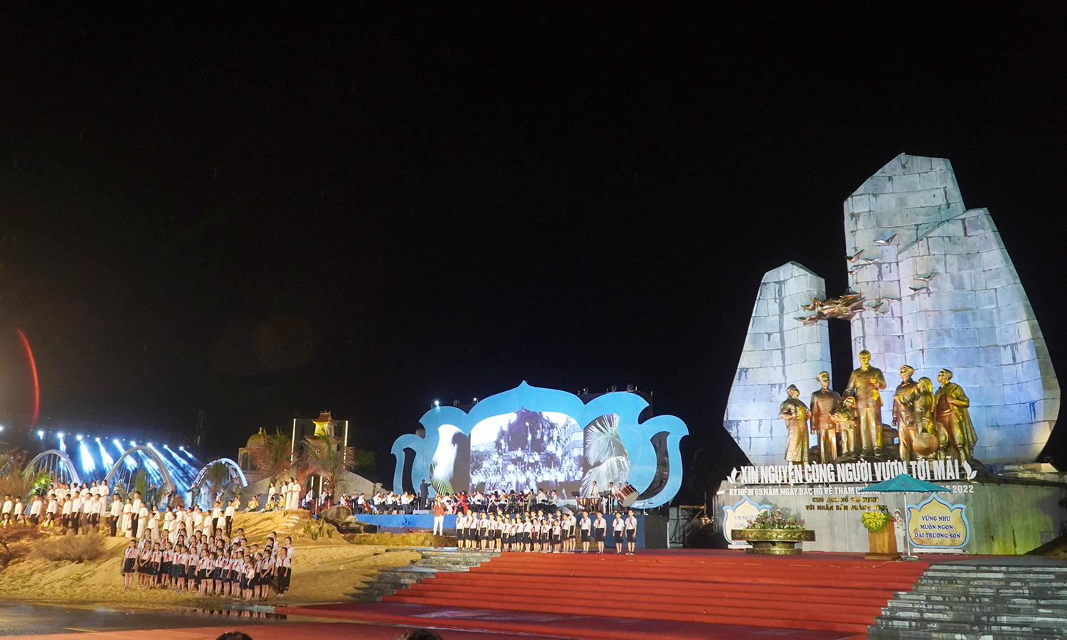 Long trọng kỷ niệm 65 năm Ngày Bác Hồ về thăm Quảng Bình