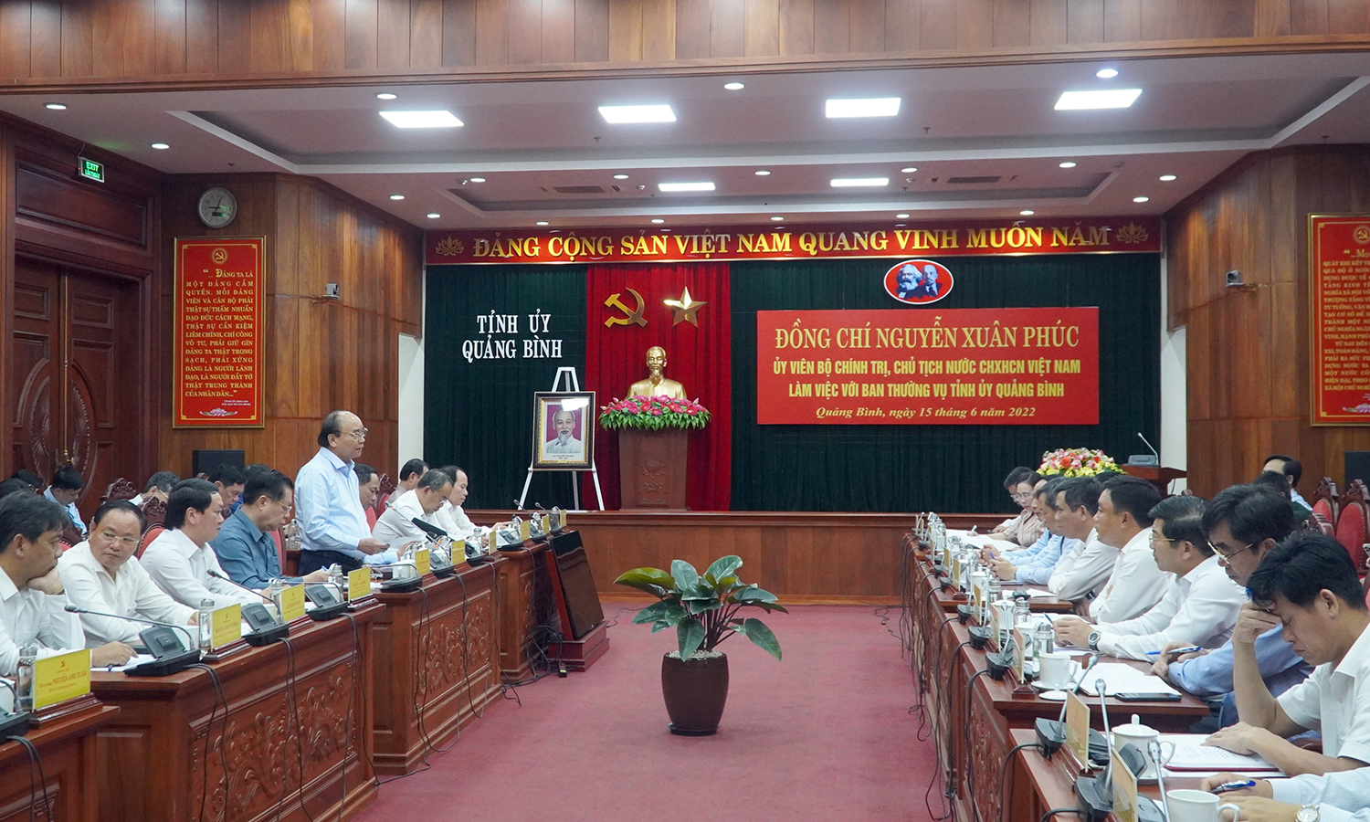 Đồng chí Chủ tịch nước Nguyễn Xuân Phúc làm việc với Ban Thường vụ Tỉnh ủy Quảng Bình