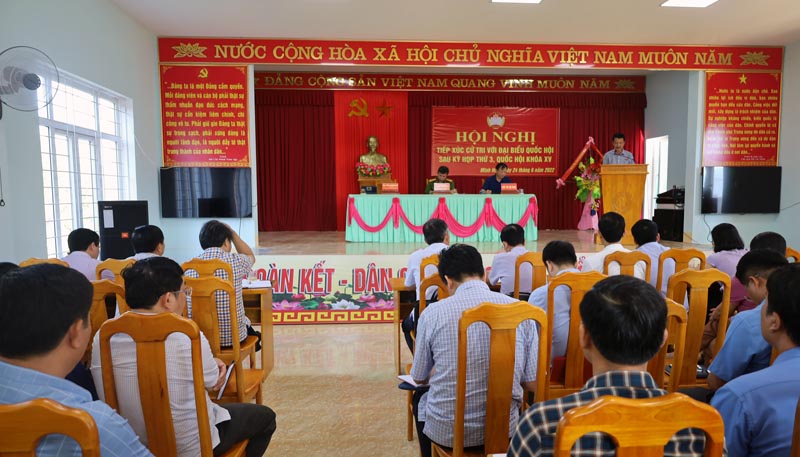Đại biểu Quốc hội tỉnh tiếp xúc cử tri huyện Minh Hóa