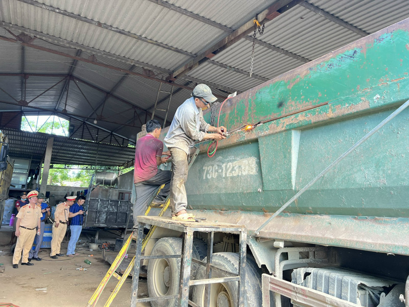 Tuần đầu thực hiện cao điểm xử lý vi phạm TTATGT: Ra quyết định xử phạt hơn 1,2 tỷ đồng