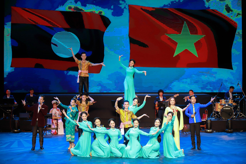 Giới thiệu văn hóa, đất nước, con người Việt Nam tại Lào