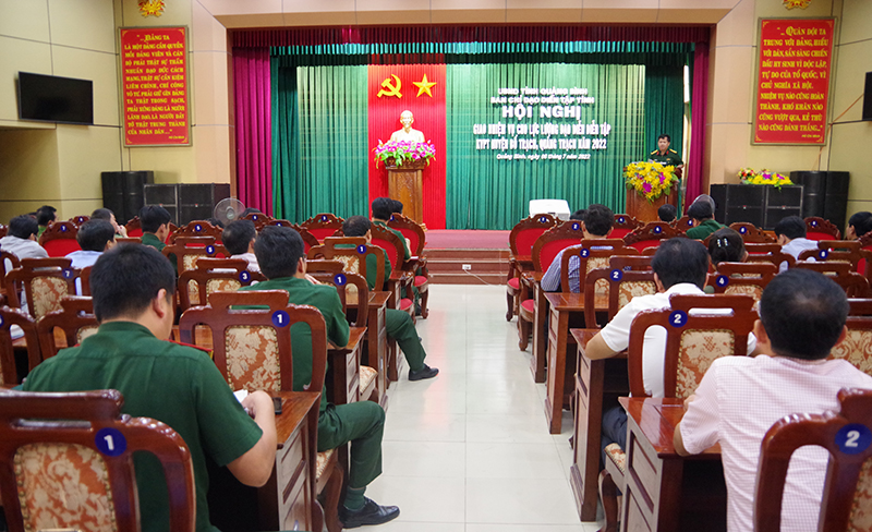 Giao nhiệm vụ cho lực lượng diễn tập khu vực phòng thủ huyện Bố Trạch, Quảng Trạch