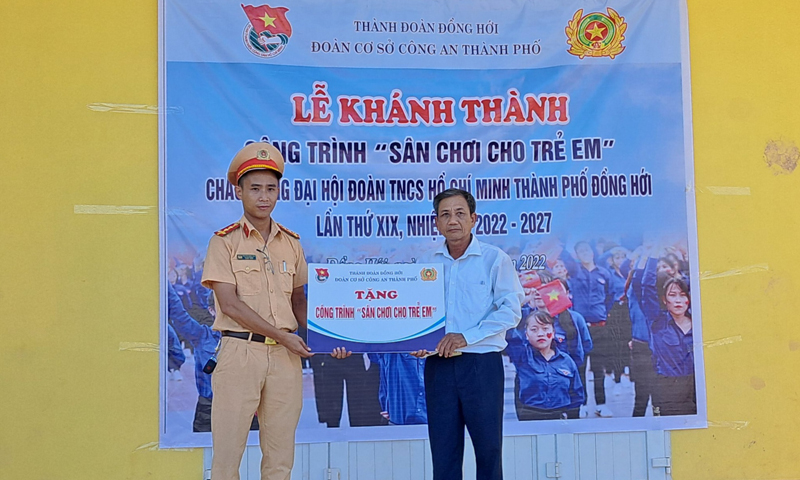 Khánh thành công trình thanh niên "Sân chơi cho trẻ em"