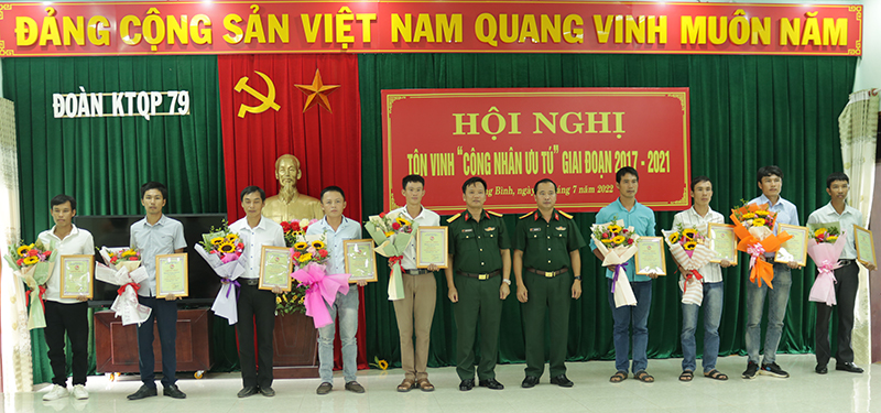 Tôn vinh 9 "Công nhân ưu tú" giai đoạn 2017-2021