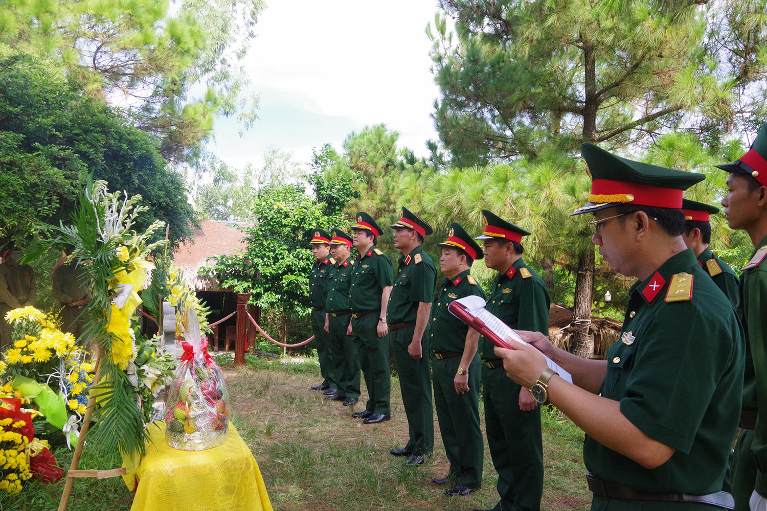 Bộ Tư lệnh Quân khu 4: Dâng hương tưởng niệm Đại tướng Võ Nguyên Giáp