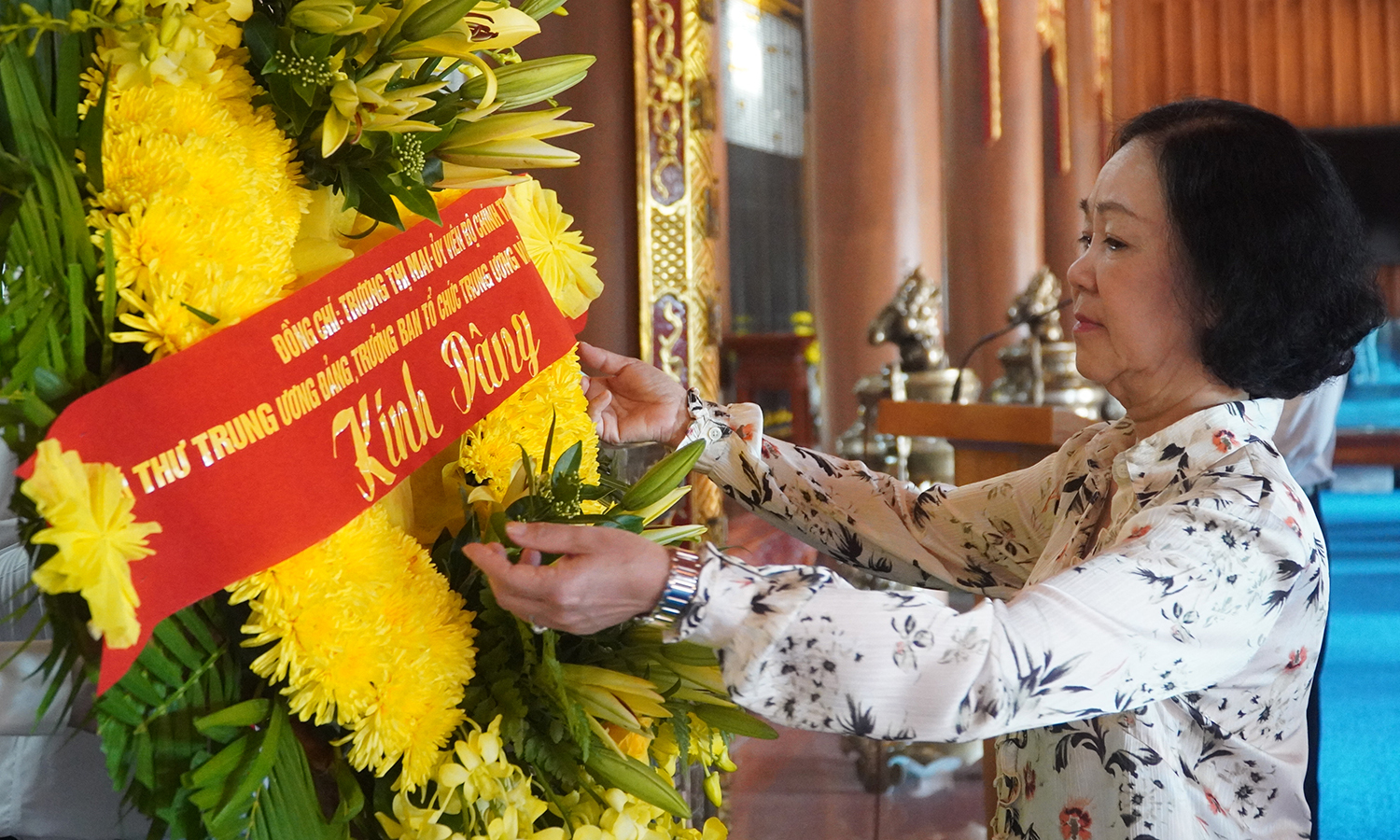 Đồng chí Trưởng ban Tổ chức Trung ương viếng Đền thờ Bác Hồ và các Anh hùng liệt sỹ