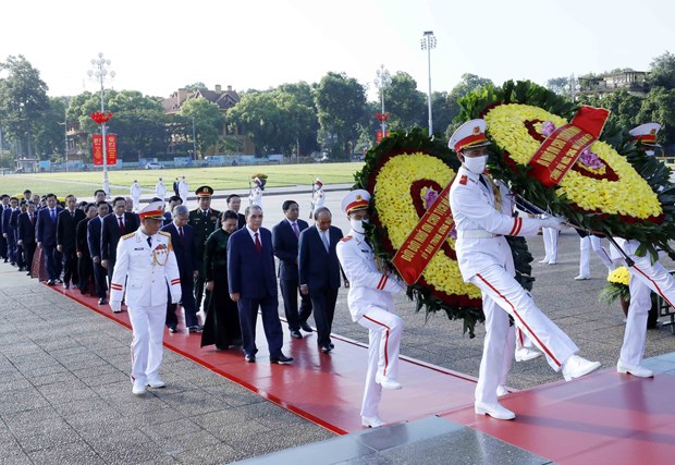 Lãnh đạo Đảng, Nhà nước dâng hương tưởng niệm các anh hùng liệt sỹ