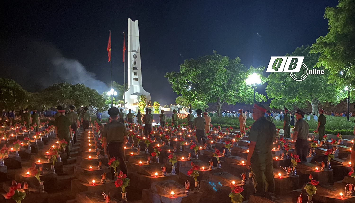 Lễ dâng hương và thắp nến tri ân tại Nghĩa trang liệt sỹ Ba Dốc