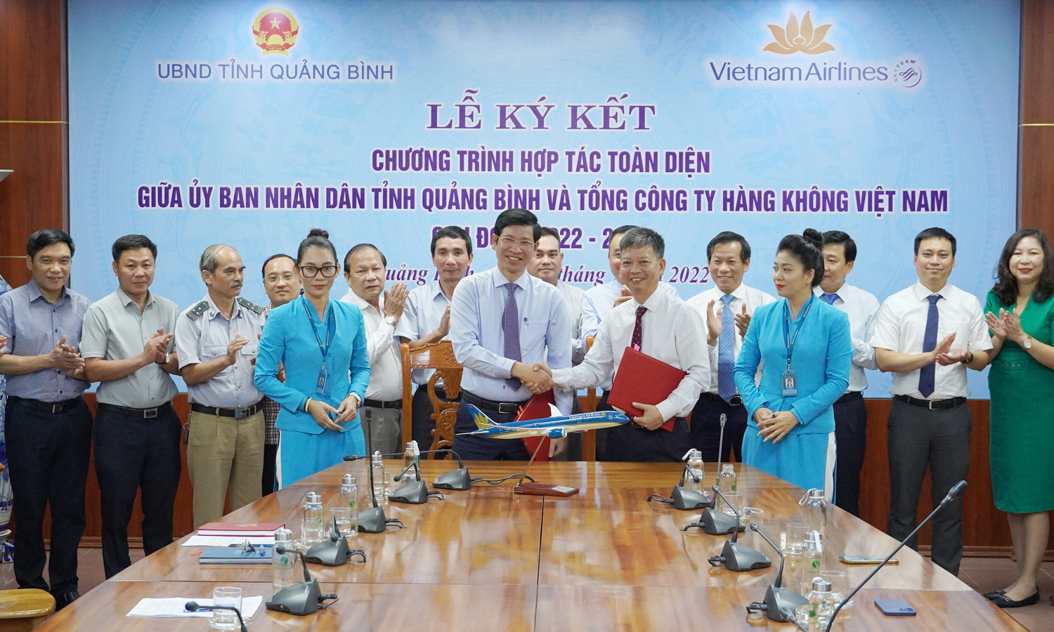 Ký kết hợp tác toàn diện giữa UBND tỉnh Quảng Bình và Vietnam Airlines