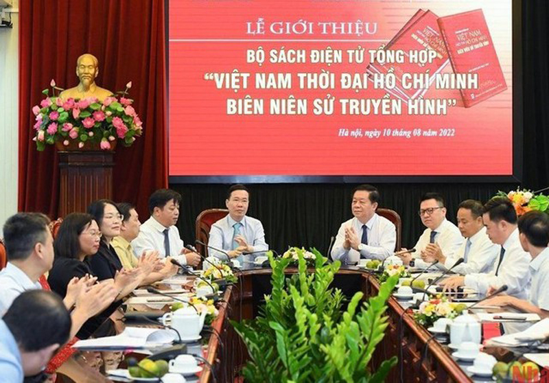 Ra mắt bộ sách điện tử "Việt Nam thời đại Hồ Chí Minh - Biên niên sử truyền hình"